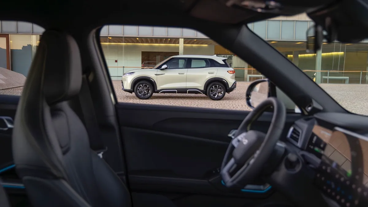 BYD BYD ATTO 2 64.8 kWh — photo 10