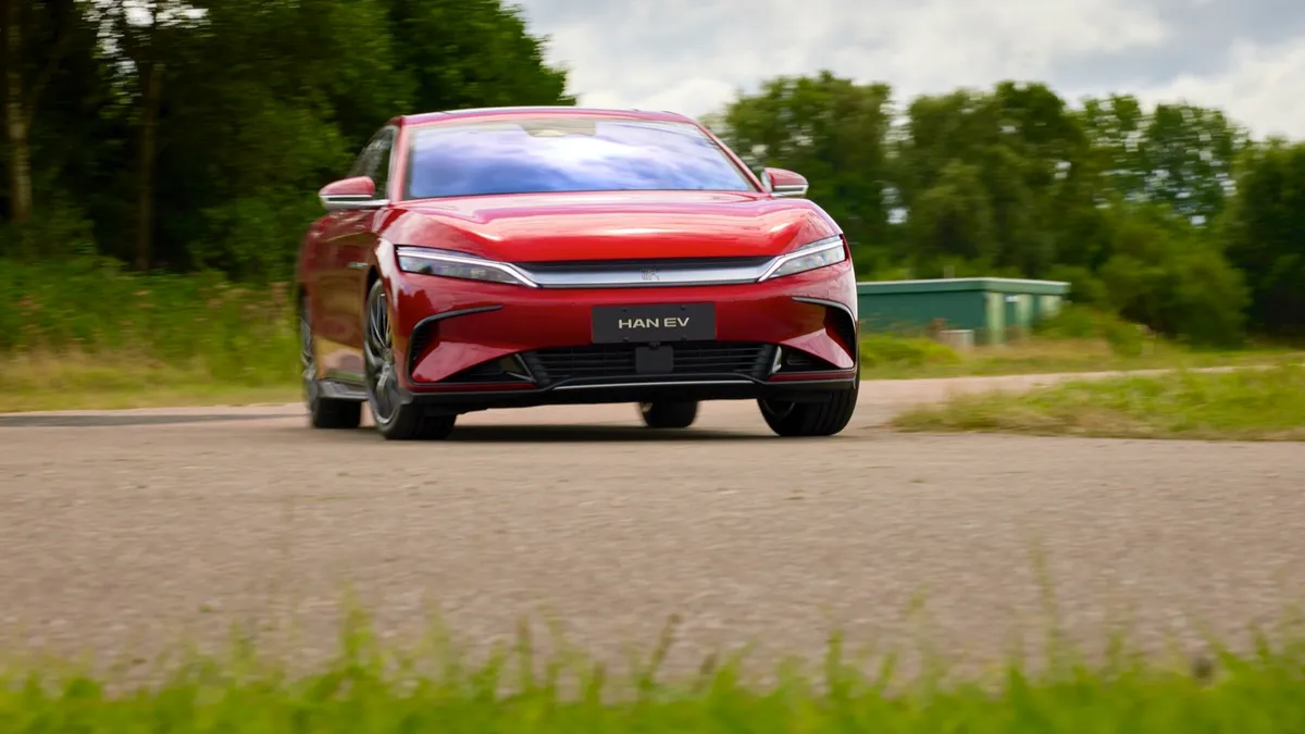 BYD BYD HAN — photo 5