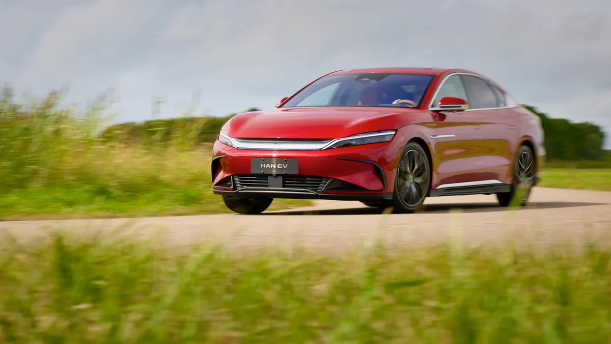 BYD BYD HAN — photo 6