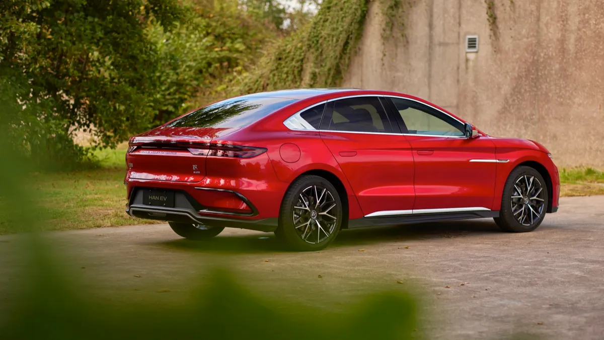 BYD BYD HAN — photo 11