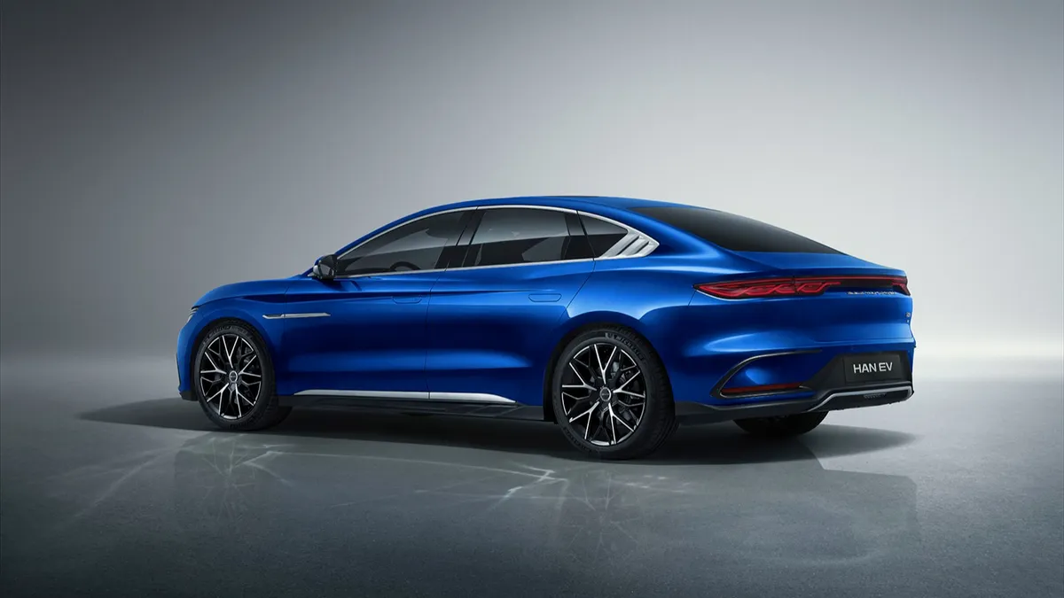 BYD BYD HAN — photo 13