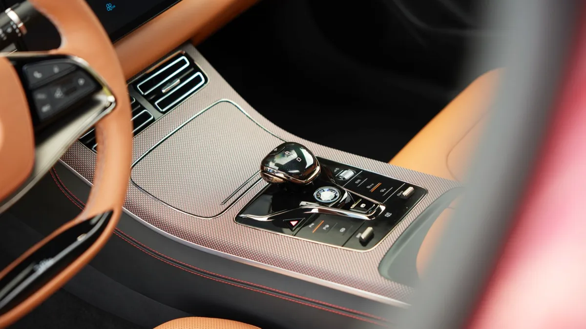 BYD BYD HAN — photo 17