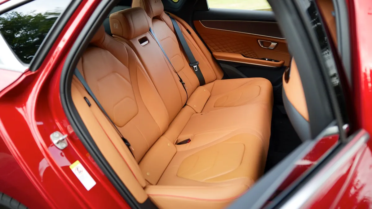 BYD BYD HAN — photo 19