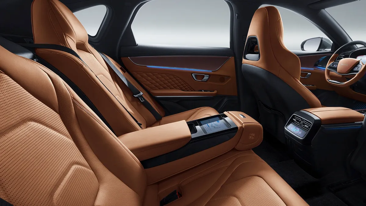 BYD BYD HAN — photo 20