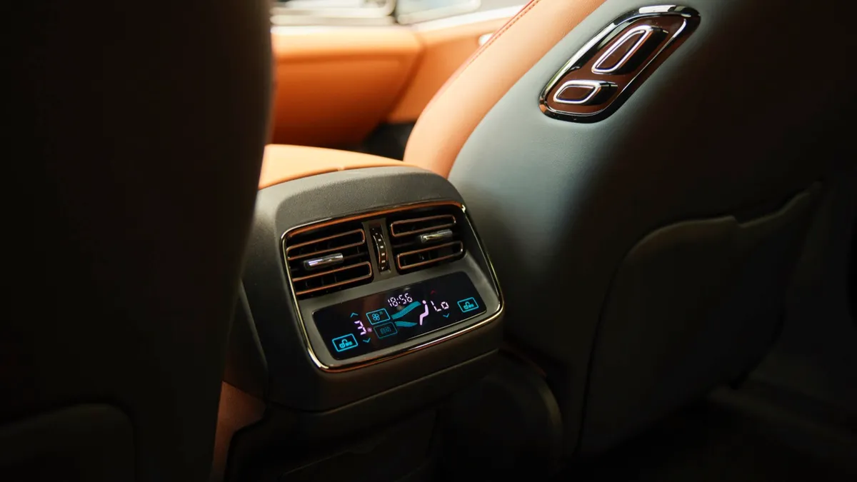 BYD BYD HAN — photo 21