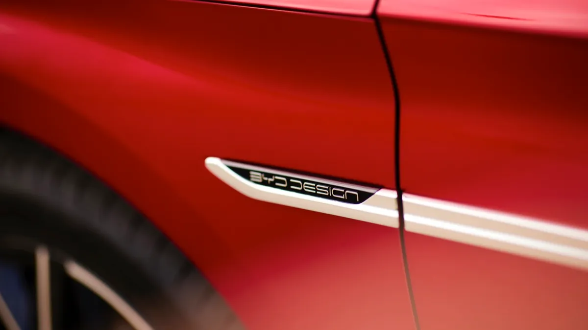 BYD BYD HAN — photo 27