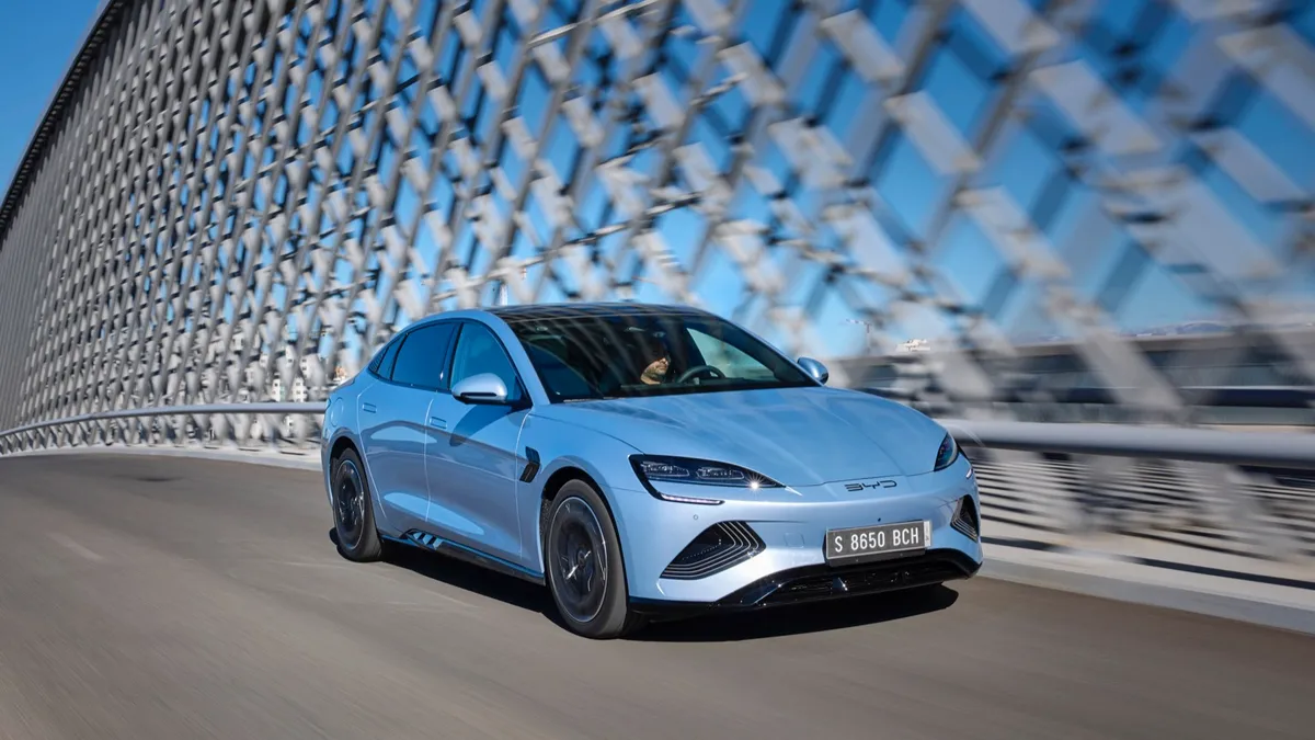 BYD BYD SEAL 82.5 kWh RWD Design — photo 11