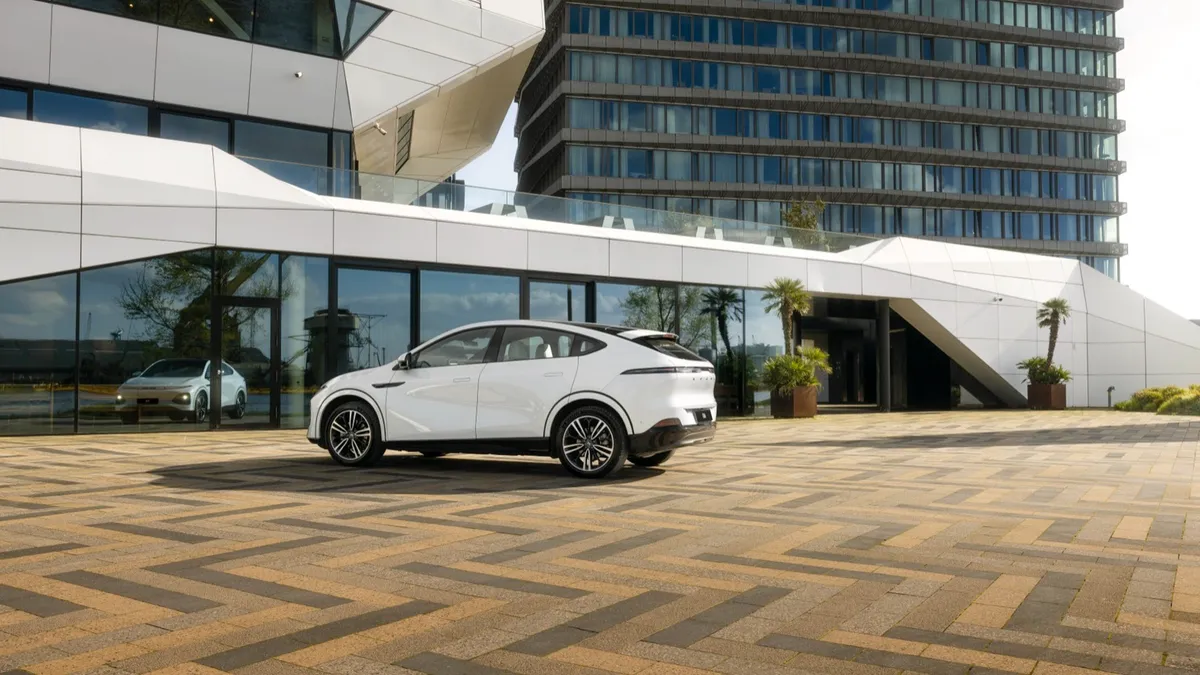 Xpeng XPENG G6 RWD Long Range — photo 13