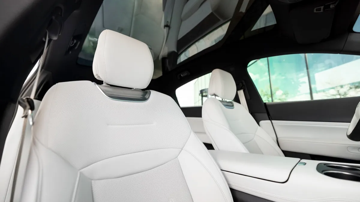 Xpeng XPENG G6 RWD Long Range — photo 17